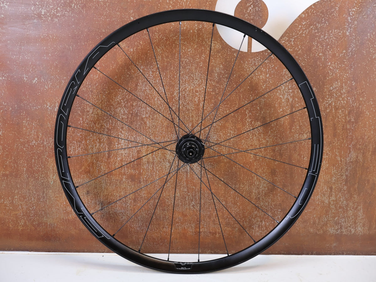 Laufrad/Laufradsatz von Hed, HED Emporia GA Pro Gravel Laufradsatz 700c 25mm N3W 1703g vor USEDBIKES-OB.DE Hintergrund