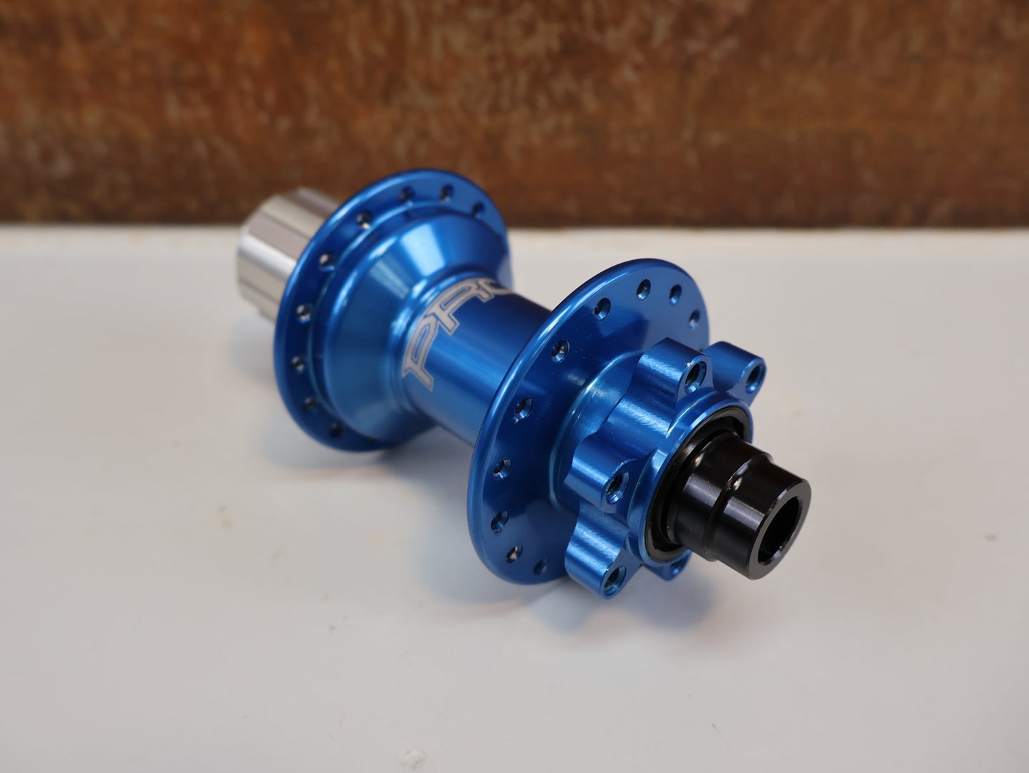 Zubehör von Hope, HOPE PRO 4 HINTERRADNABE / 12 X 148 MM BOOST / 32 LOCH / BLAU / RHP432B148SA vor USEDBIKES - OB.DE Hintergrund