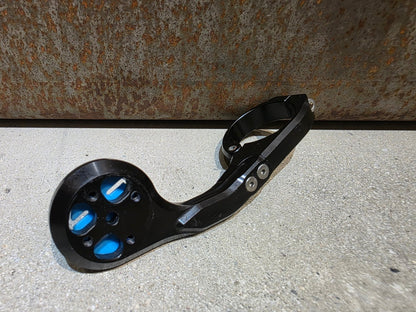 Computerhalterung von K - Edge, K - EDGE MAX XL COMPUTERMOUNT 31,8MM / WAHOO vor USEDBIKES - OB.DE Hintergrund
