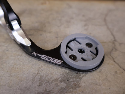 Computerhalterung von K - Edge, K - EDGE PRO RACE MOUNT COMPUTERMOUNT 31,8MM / WAHOO vor USEDBIKES - OB.DE Hintergrund