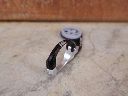 Computerhalterung von K - Edge, K - EDGE PRO RACE MOUNT COMPUTERMOUNT 31,8MM / WAHOO vor USEDBIKES - OB.DE Hintergrund