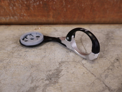 Computerhalterung von K - Edge, K - EDGE PRO RACE MOUNT COMPUTERMOUNT 31,8MM / WAHOO vor USEDBIKES - OB.DE Hintergrund