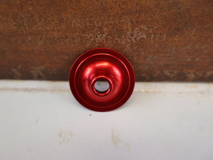 Zubehör von K-Edge, K-EDGE RACE TOP CAP AHEAD KAPPE 1 1/8"/ ROT INKL SCHRAUBE vor USEDBIKES-OB.DE Hintergrund