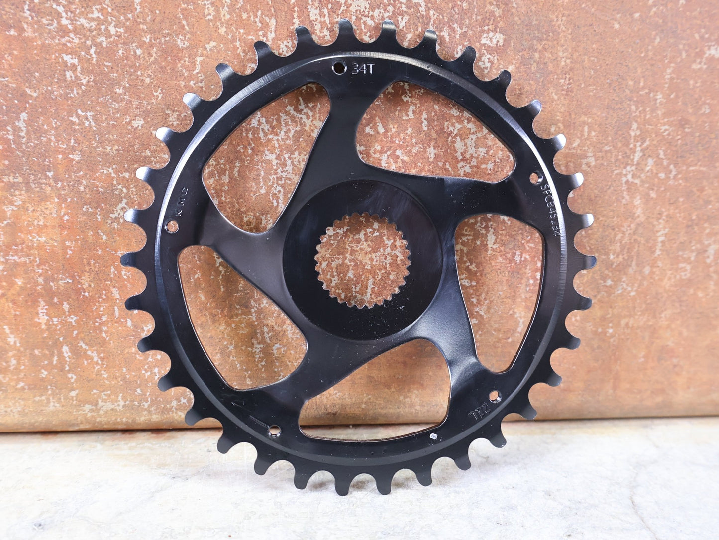 Kettenblatt von Kmc, KMC BOSCH GEN 4 E - BIKE KETTENBLATT 34T – 11/128" / 52 MM KETTENLINIE / CRMO vor USEDBIKES - OB.DE Hintergrund