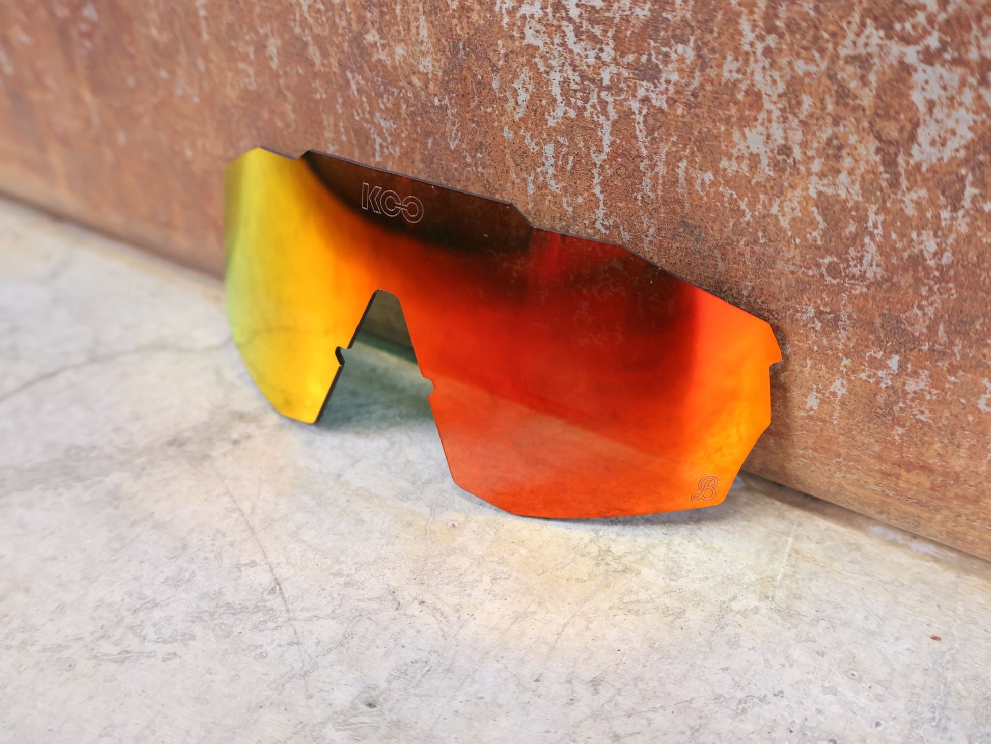 Brillen Zubehör & Ersatzteile von Koo, KOO ALIBI LENS ERSATZGLAS – RED BULL BORA HANSGROHE EDITION – RED MIRROR vor USEDBIKES - OB.DE Hintergrund