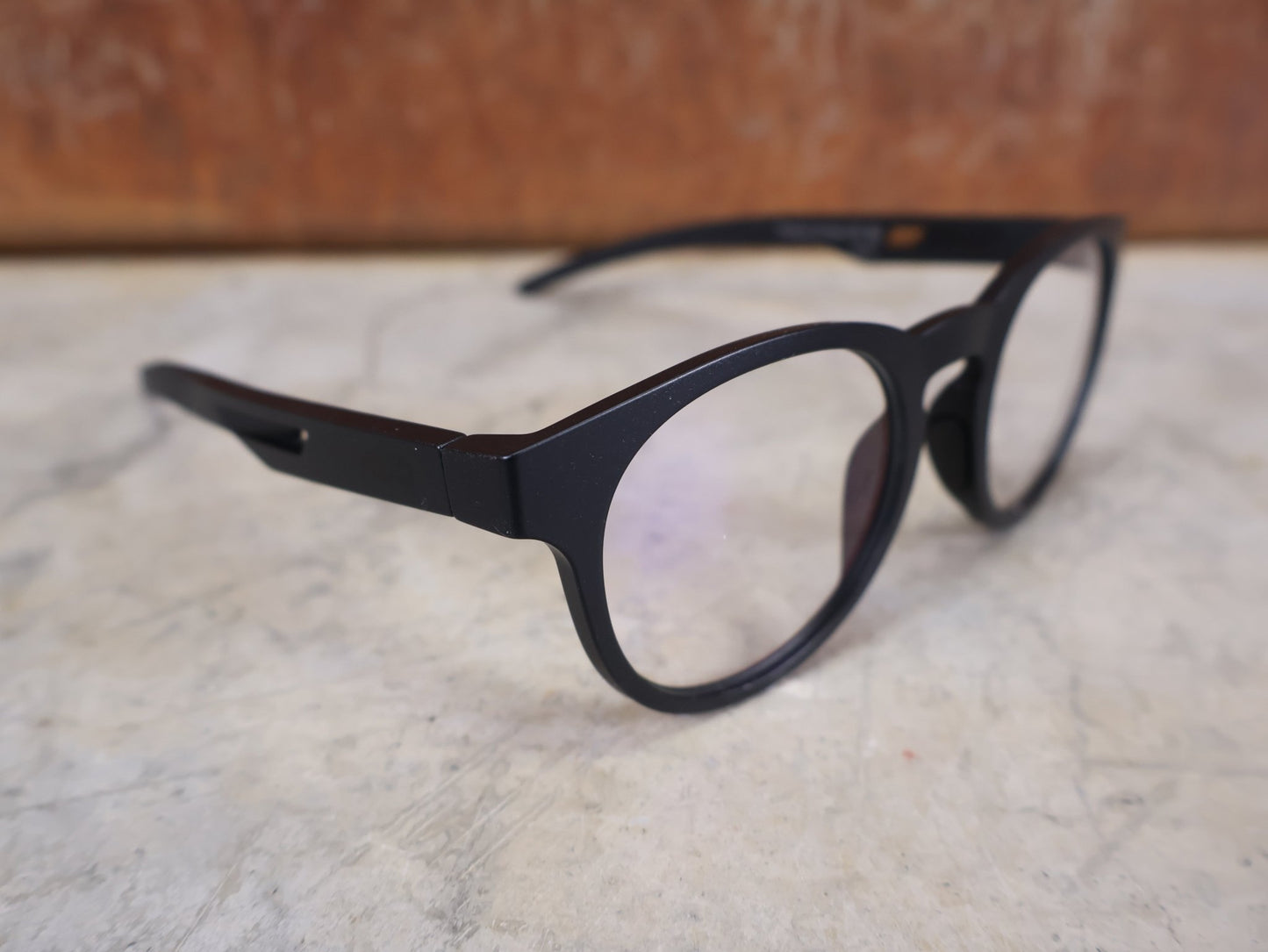 Brillen von Koo, KOO BALI BRILLE – BLACK MATT / DEMO - GLAS vor USEDBIKES - OB.DE Hintergrund