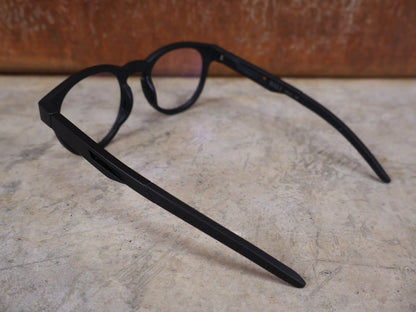 Brillen von Koo, KOO BALI BRILLE – BLACK MATT / DEMO - GLAS vor USEDBIKES - OB.DE Hintergrund