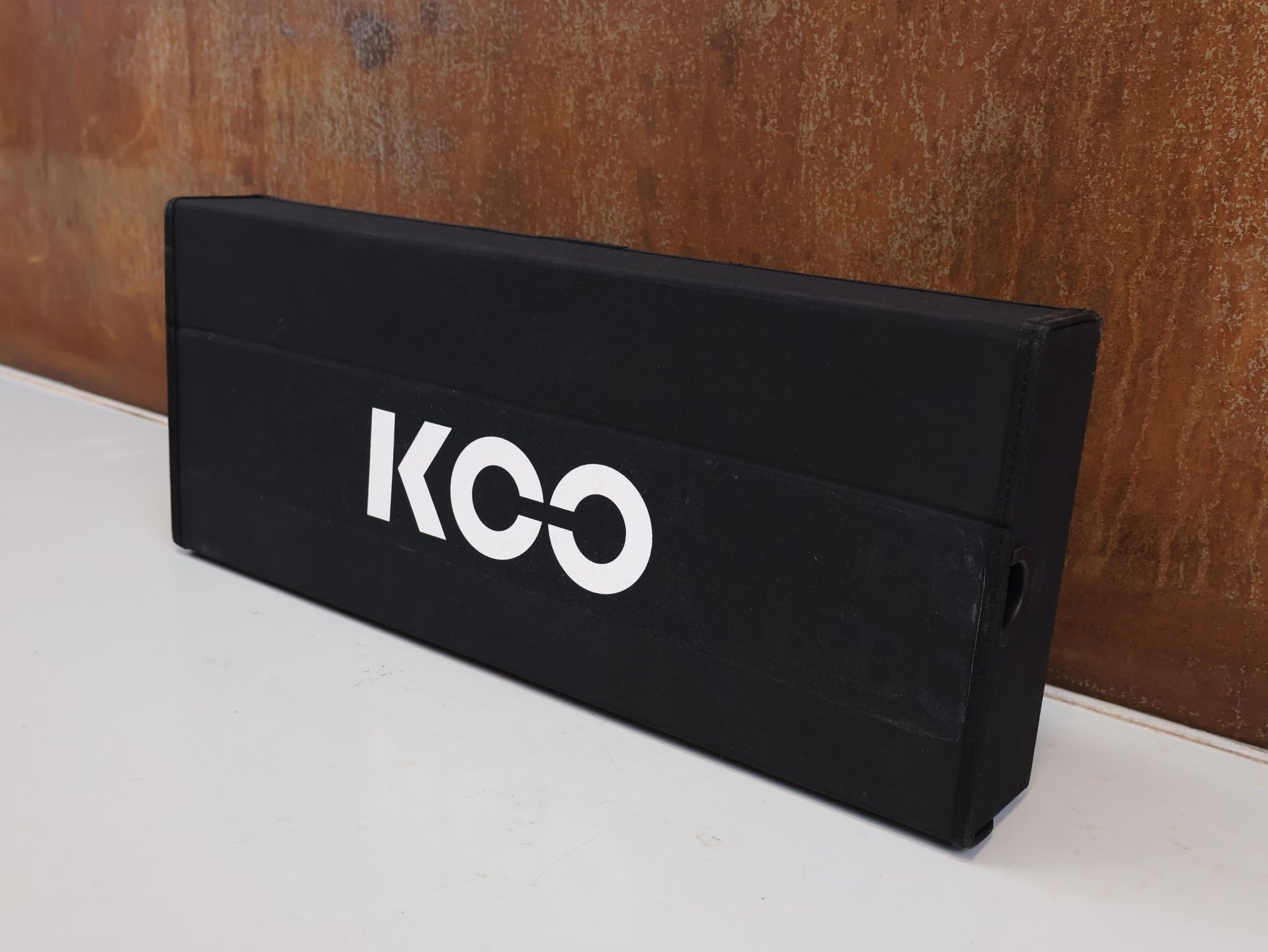 Brillen Zubehör & Ersatzteile von Koo, KOO BRILLENBOX PRÄSENTATIONSETUI 53.5X21.5CM / STORAGE BOX 9 FÄCHER vor USEDBIKES-OB.DE Hintergrund