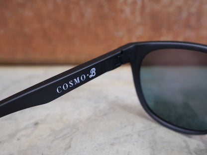 Brillen von Koo, KOO COSMO BRILLE – SCHWARZ MATT / RED MIRROR – RED BULL – BORA – HANSGROHE EDITION vor USEDBIKES - OB.DE Hintergrund