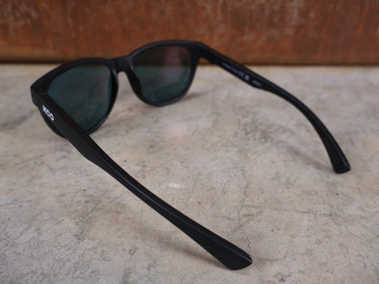 Brillen von Koo, KOO COSMO BRILLE – SCHWARZ MATT / RED MIRROR – RED BULL – BORA – HANSGROHE EDITION vor USEDBIKES - OB.DE Hintergrund