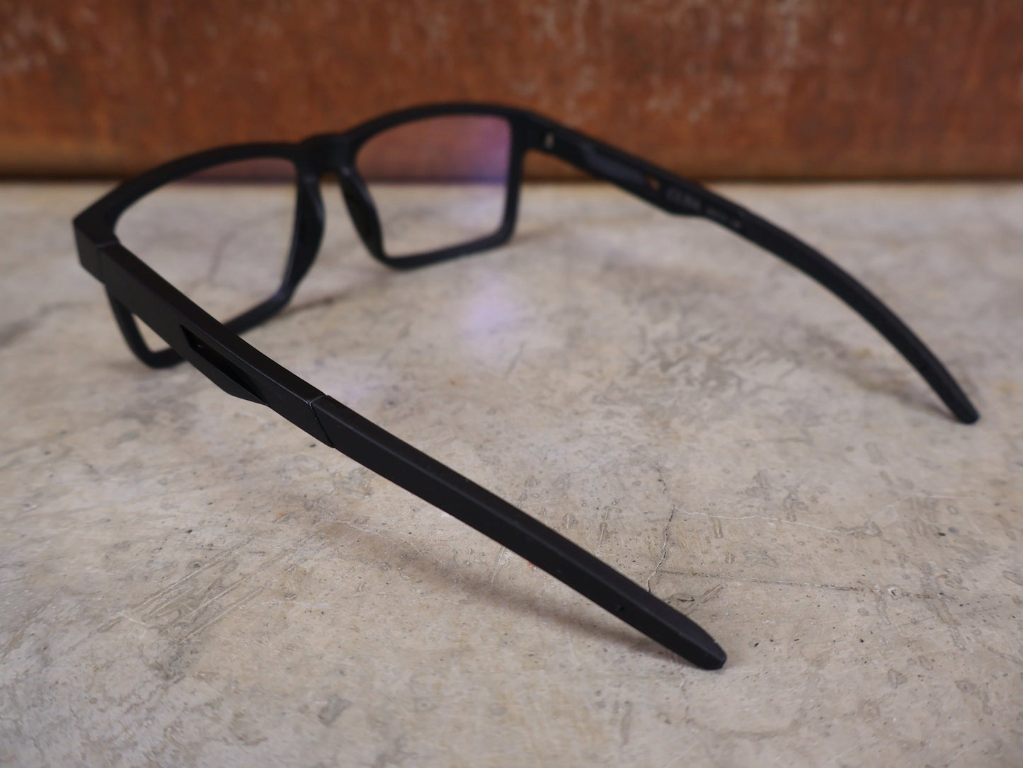 Brillen von Koo, KOO CUBA BRILLE – BLACK MATT / DEMO - GLAS vor USEDBIKES - OB.DE Hintergrund