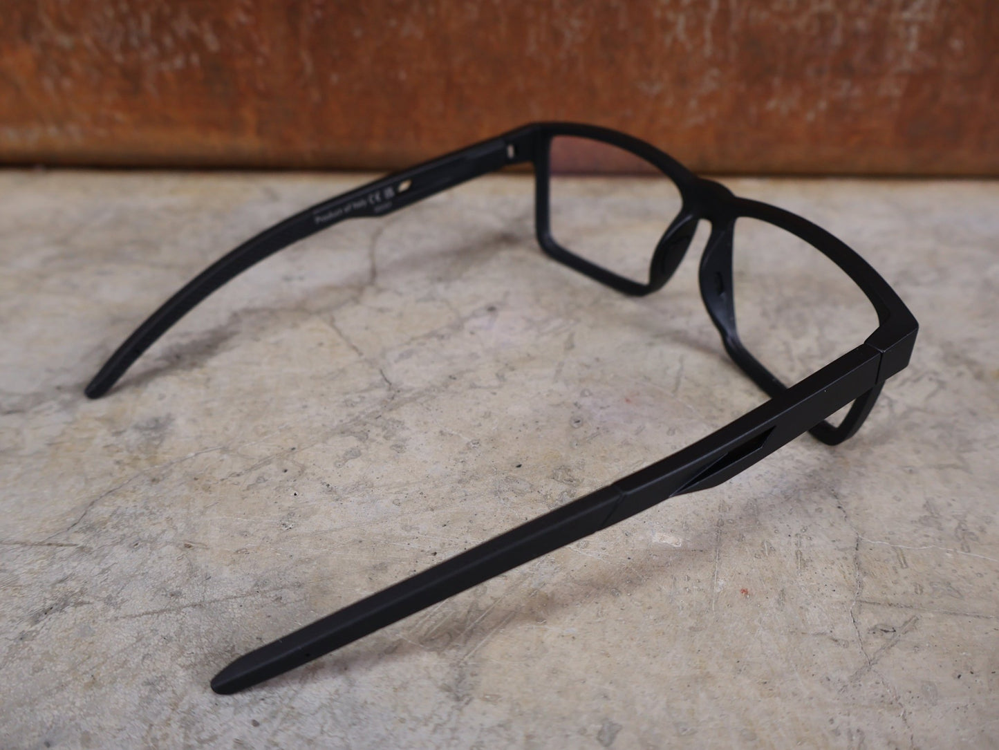 Brillen von Koo, KOO CUBA BRILLE – BLACK MATT / DEMO - GLAS vor USEDBIKES - OB.DE Hintergrund