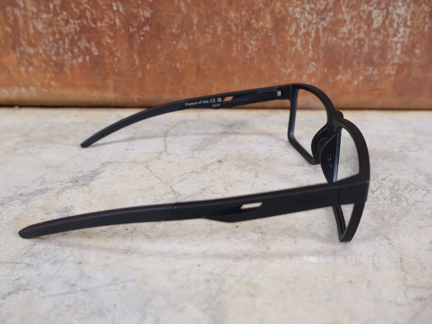 Brillen von Koo, KOO CUBA BRILLE – BLACK MATT / DEMO - GLAS vor USEDBIKES - OB.DE Hintergrund