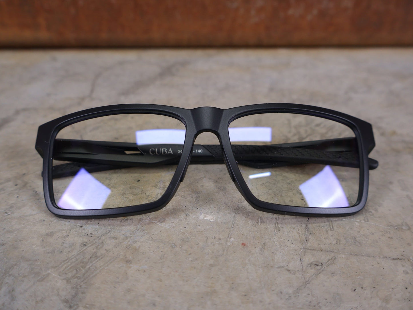 Brillen von Koo, KOO CUBA BRILLE – BLACK MATT / DEMO - GLAS vor USEDBIKES - OB.DE Hintergrund