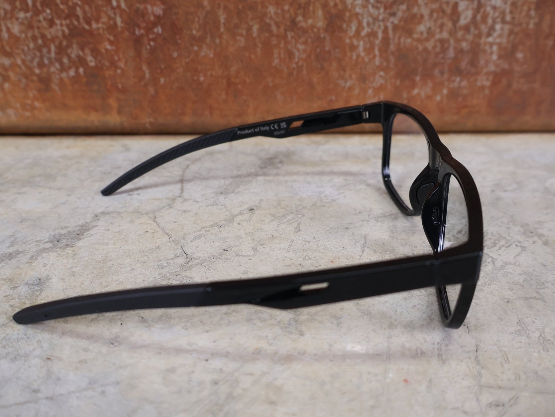 Brillen von Koo, KOO FIJI BRILLE – BLACK GLOSS / DEMO - GLAS vor USEDBIKES - OB.DE Hintergrund