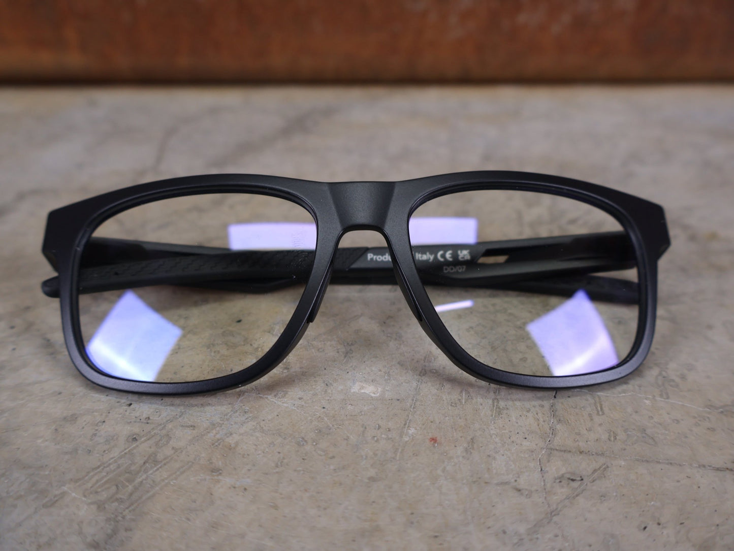 Brillen von Koo, KOO FIJI BRILLE – BLACK MATT / DEMO - GLAS vor USEDBIKES - OB.DE Hintergrund