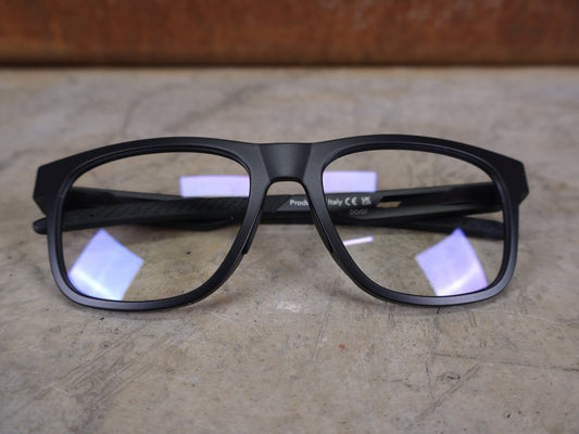 Brillen von Koo, KOO FIJI BRILLE – BLACK MATT / DEMO - GLAS vor USEDBIKES - OB.DE Hintergrund