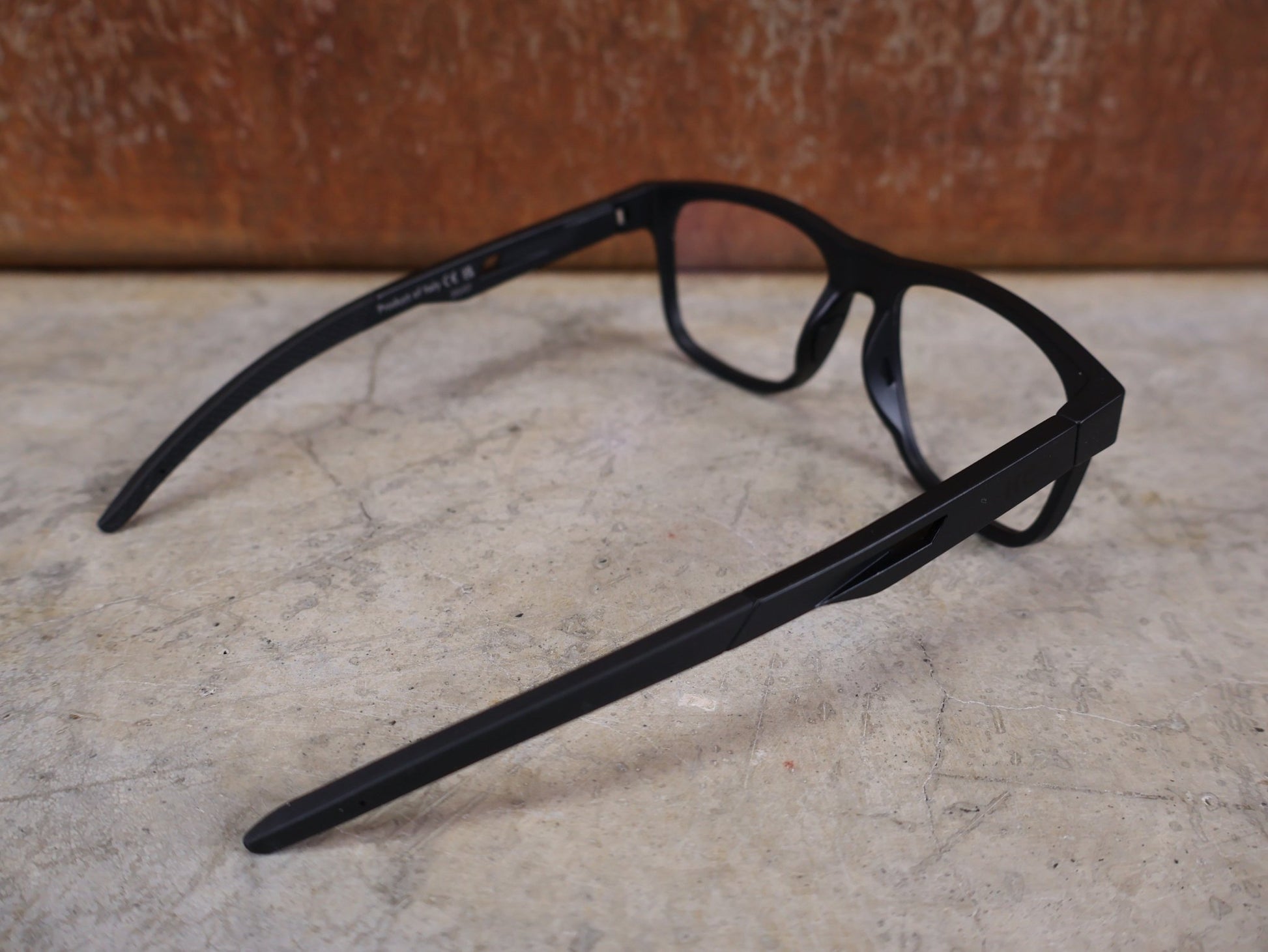 Brillen von Koo, KOO FIJI BRILLE – BLACK MATT / DEMO - GLAS vor USEDBIKES - OB.DE Hintergrund