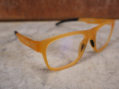 Brillen von Koo, KOO FIJI BRILLE – BLONDE MATT / DEMO - GLAS vor USEDBIKES - OB.DE Hintergrund