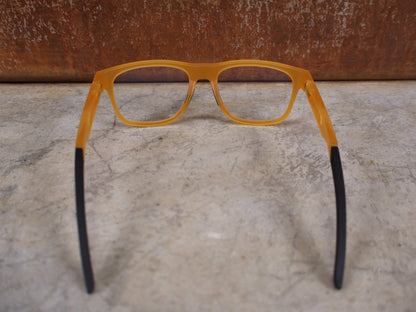 Brillen von Koo, KOO FIJI BRILLE – BLONDE MATT / DEMO - GLAS vor USEDBIKES - OB.DE Hintergrund