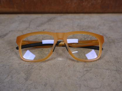 Brillen von Koo, KOO FIJI BRILLE – BLONDE MATT / DEMO - GLAS vor USEDBIKES - OB.DE Hintergrund