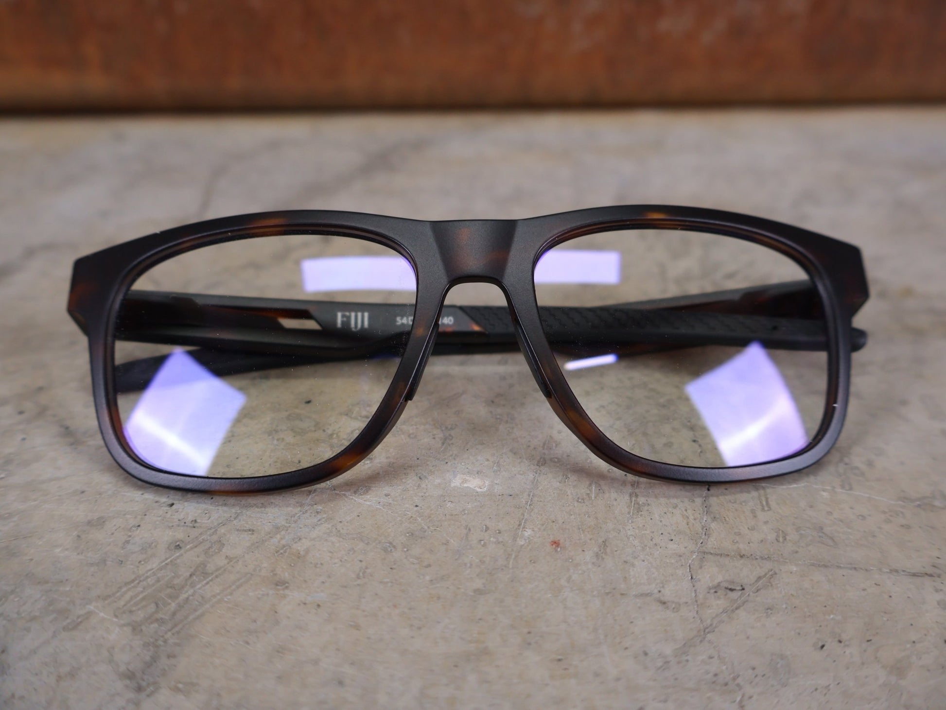 Brillen von Koo, KOO FIJI BRILLE – HAVANA MATT / DEMO - GLAS vor USEDBIKES - OB.DE Hintergrund