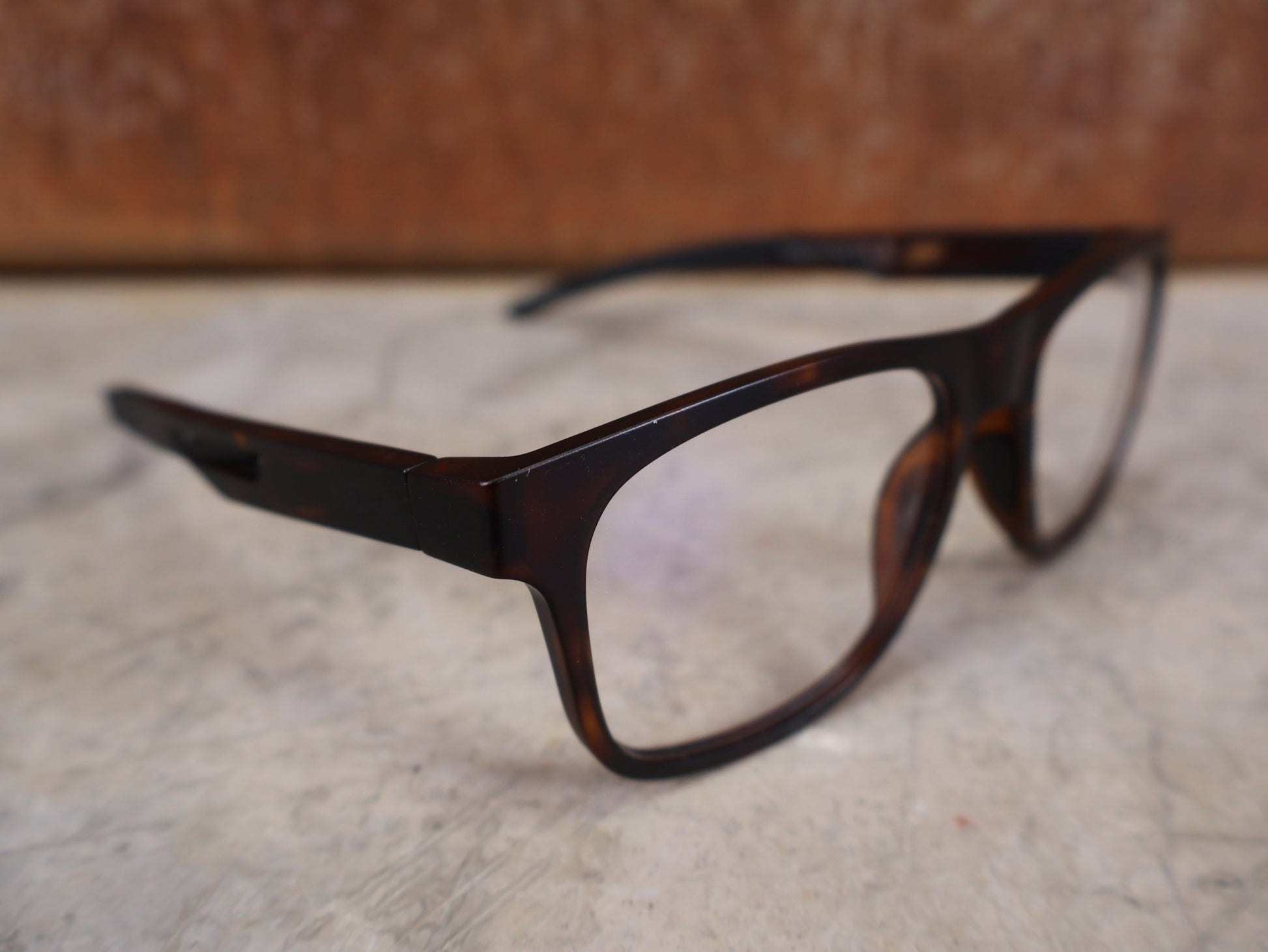 Brillen von Koo, KOO FIJI BRILLE – HAVANA MATT / DEMO - GLAS vor USEDBIKES - OB.DE Hintergrund