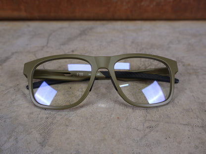 Brillen von Koo, KOO FIJI BRILLE – KHAKI GREEN MATT / DEMO - GLAS vor USEDBIKES - OB.DE Hintergrund