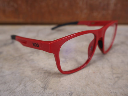 Brillen von Koo, KOO FIJI BRILLE – RED GLOSS / DEMO - GLAS vor USEDBIKES - OB.DE Hintergrund