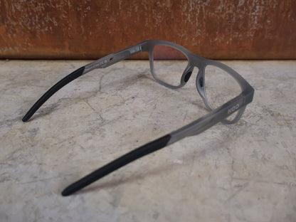 Brillen von Koo, KOO FIJI BRILLE – TRANSPARENT GREY / DEMO - GLAS vor USEDBIKES - OB.DE Hintergrund