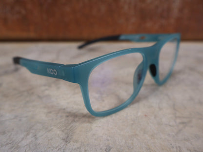 Brillen von Koo, KOO FIJI BRILLE – TRANSPARENT LIGHT BLUE / DEMO - GLAS vor USEDBIKES - OB.DE Hintergrund