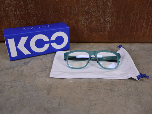 Brillen von Koo, KOO FIJI BRILLE – TRANSPARENT LIGHT BLUE / DEMO - GLAS vor USEDBIKES - OB.DE Hintergrund