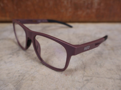 Brillen von Koo, KOO FIJI BRILLE – WINE MATT / DEMO - GLAS vor USEDBIKES - OB.DE Hintergrund