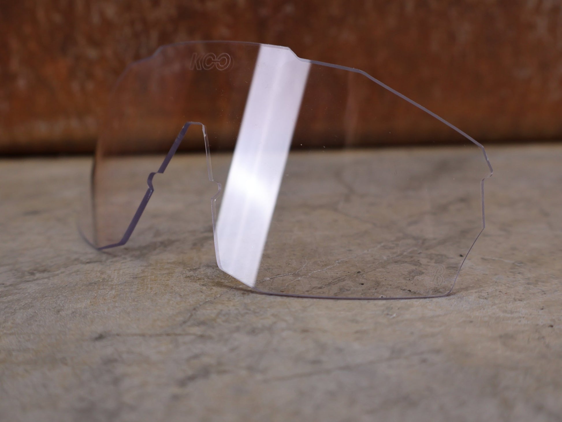 Brillen von Koo, KOO RED BULL - BORA HANSGROHE ALIBI LARGE SONNENBRILLE / RED MIRROR vor USEDBIKES - OB.DE Hintergrund