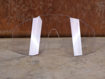 Brillen von Koo, KOO RED BULL - BORA HANSGROHE ALIBI LARGE SONNENBRILLE / RED MIRROR vor USEDBIKES - OB.DE Hintergrund