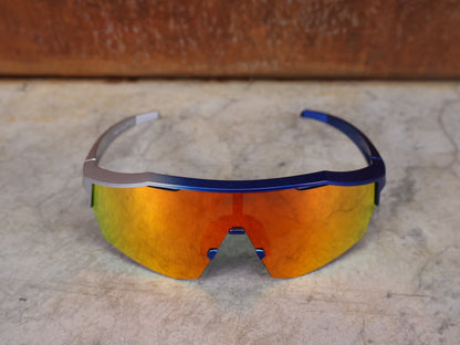 Brillen von Koo, KOO RED BULL - BORA HANSGROHE ALIBI LARGE SONNENBRILLE / RED MIRROR vor USEDBIKES - OB.DE Hintergrund