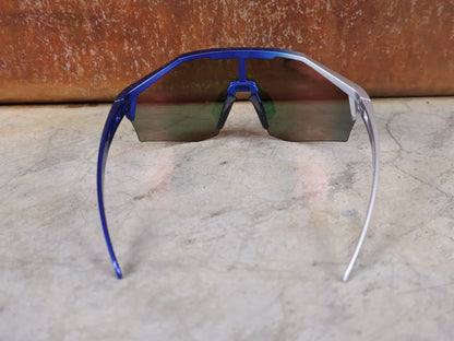 Brillen von Koo, KOO RED BULL - BORA HANSGROHE ALIBI LARGE SONNENBRILLE / RED MIRROR vor USEDBIKES - OB.DE Hintergrund