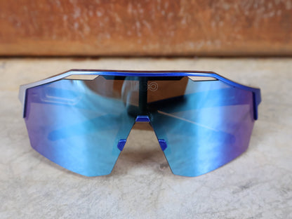 Brillen von Koo, KOO RED BULL - BORA HANSGROHE ALIBI LARGE SONNENBRILLE / TURQUOISE MIRROR vor USEDBIKES - OB.DE Hintergrund