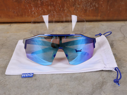 Brillen von Koo, KOO RED BULL - BORA HANSGROHE ALIBI LARGE SONNENBRILLE / TURQUOISE MIRROR vor USEDBIKES - OB.DE Hintergrund