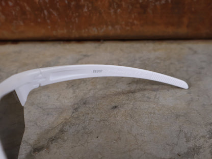 Brillen von Koo, KOO RED BULL - BORA HANSGROHE ALIBI SONNENBRILLE / LEADER EDITION WEIß vor USEDBIKES - OB.DE Hintergrund