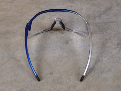 Brillen von Koo, KOO RED BULL - BORA HANSGROHE DEMOS SONNENBRILLE / CLEAR SMOKE vor USEDBIKES - OB.DE Hintergrund