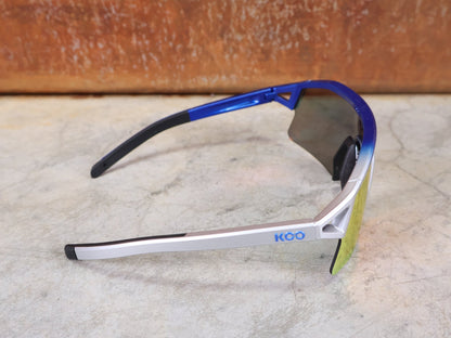 Brillen von Koo, KOO RED BULL - BORA HANSGROHE HYPE SONNENBRILLE / RED MIRROR vor USEDBIKES - OB.DE Hintergrund