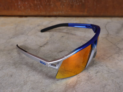 Brillen von Koo, KOO RED BULL - BORA HANSGROHE HYPE SONNENBRILLE / RED MIRROR vor USEDBIKES - OB.DE Hintergrund