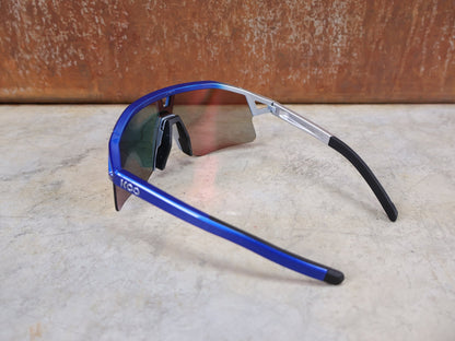 Brillen von Koo, KOO RED BULL - BORA HANSGROHE HYPE SONNENBRILLE / RED MIRROR vor USEDBIKES - OB.DE Hintergrund