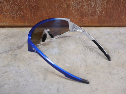 Brillen von Koo, KOO RED BULL - BORA HANSGROHE SPECTRO SONNENBRILLE / TURQUOISE MIRROR vor USEDBIKES - OB.DE Hintergrund