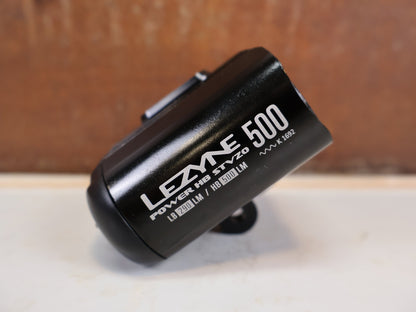 Sonstiges von Lezyne, LEZYNE POWER HIGH BEAM 500 STVZO AKKU FRONTLICHT vor USEDBIKES-OB.DE Hintergrund