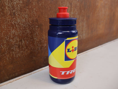 Trinkflaschen und Halter von Trek, LIDL TREK TEAM TRINKFLASCHE FAHRRAD FLASCHE 550ML / HAN 5319135 vor USEDBIKES-OB.DE Hintergrund