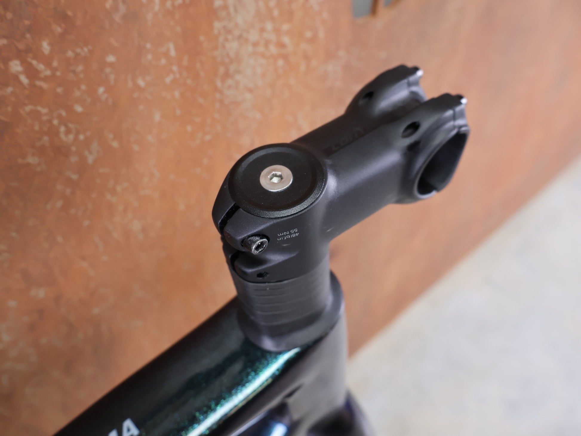 Rennradrahmen von Liv, LIV LANGMA ADVANCED DISC / CARBON RAHMENSET / GRÖSSE S / COMPACT ROAD / 1900 G vor USEDBIKES - OB.DE Hintergrund