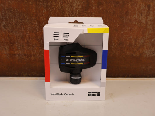 Pedale von Look, LOOK KEO BLADE CERAMIC PEDALE 12 NM CARBON / RENNRADPEDAL vor USEDBIKES-OB.DE Hintergrund