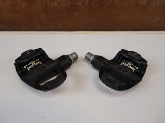 Pedale von Look, LOOK KEO CLASSIC 3 KLICKPEDALE / ROAD COMPOSITE PEDALE SCHWARZ CHROMOLY ACHSE vor USEDBIKES-OB.DE Hintergrund